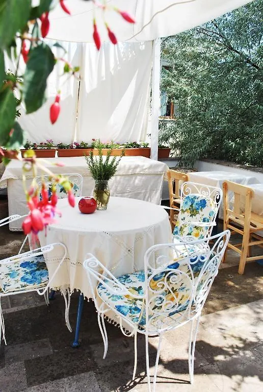 Florina Otel Ayvalı Konukevi