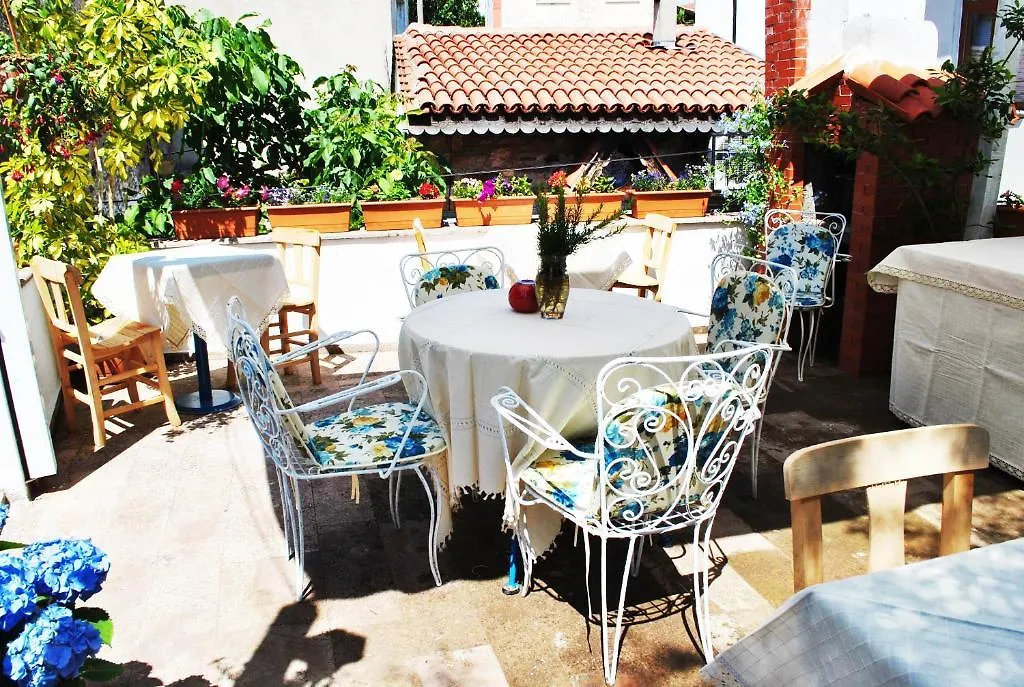 Florina Otel Ayvalı Konukevi