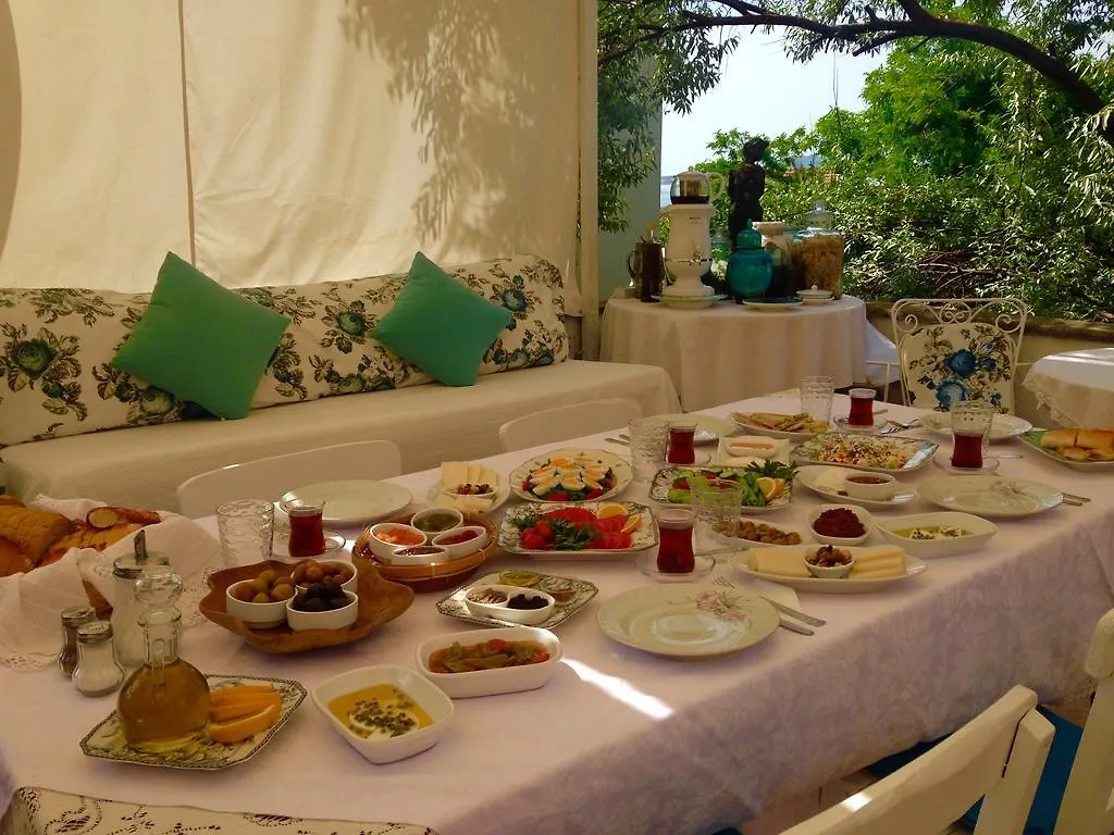 Konukevi Florina Otel Ayvalı