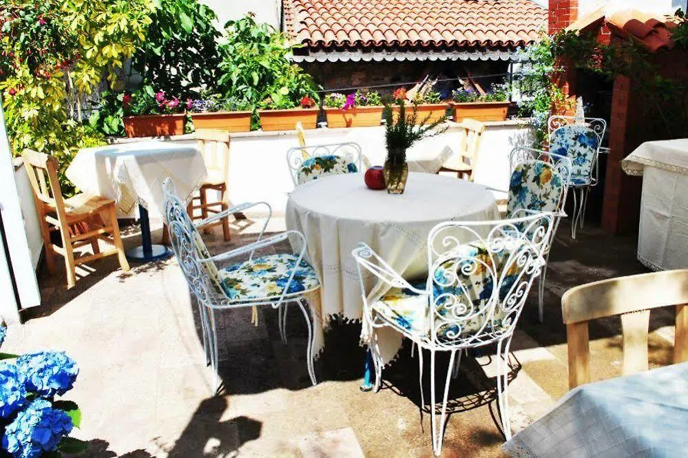 **** Konukevi Florina Otel Ayvalı Türkiye